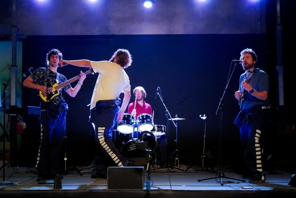 Tu an pogled u prazan takujin 13