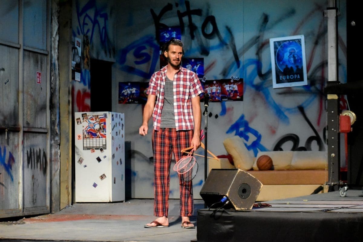 Tu an pogled u prazan takujin 6