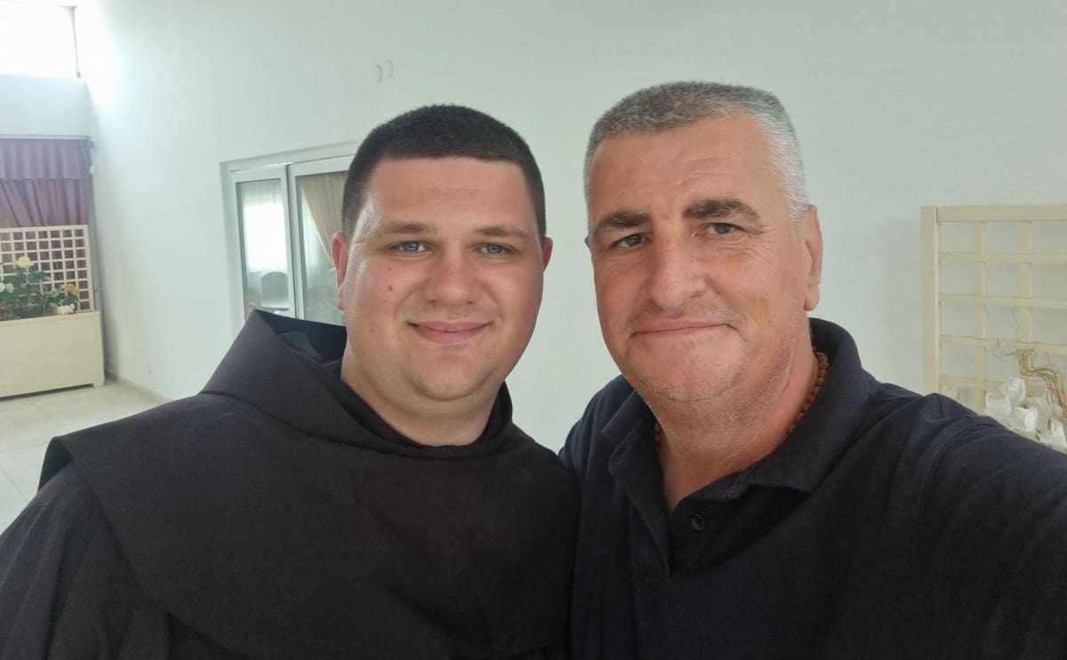 Bulj pozirao s novim sinjskim fratrom: "Neka te kroz život prati zagovor naše majke"