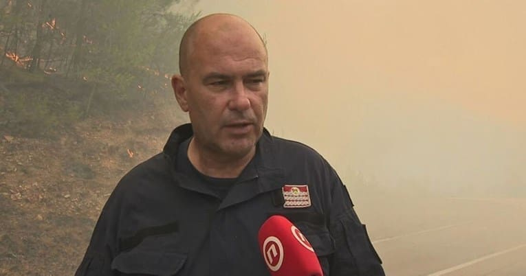 VIDEO Vatrogasni zapovjednik o požaru kod Skradina: "Bit će dosta problema tijekom noći"