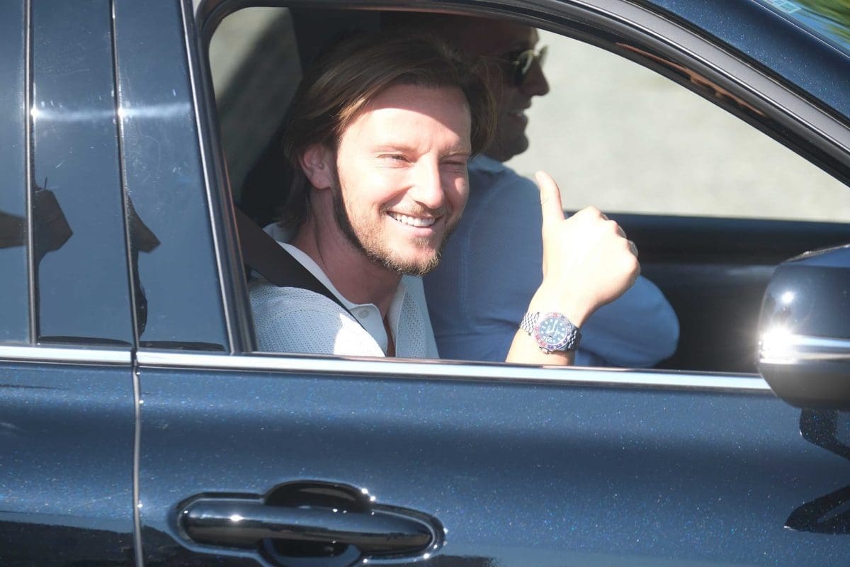 Ovako su navijači reagirali kada je Raketa sletio u Split: "Brate popij jedan normabel prije za smirenje"