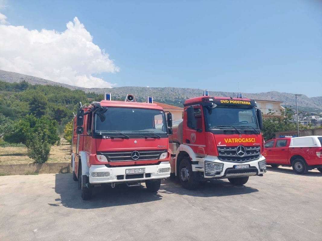 Vatrogasci JVP Općine Podstrana sada koriste dvije cisterne kako bi što brže i efikasnije ispunili potrebe za pitkom vodom