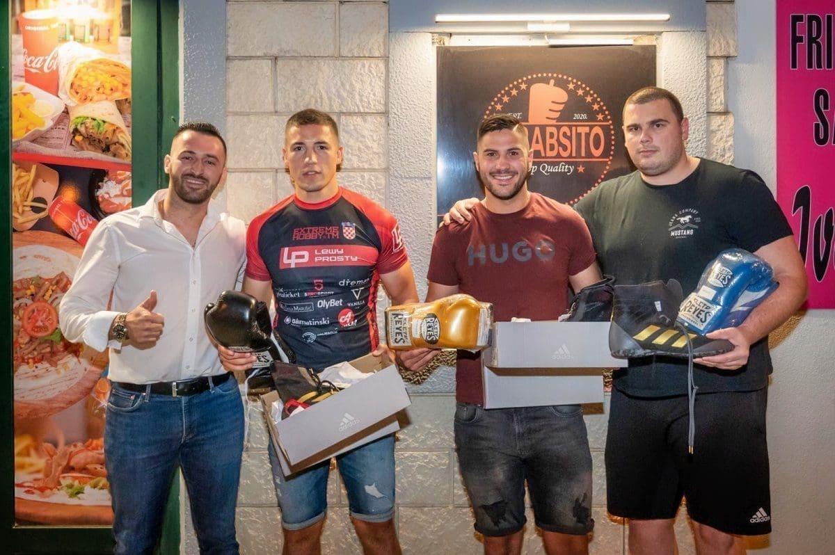 VIDEO Sve je spremno za sutrašnji borilački spektakl "Battle for Split": Nikicu Radonića i Petra Leskura dočekalo iznenađenje u Kebabsita