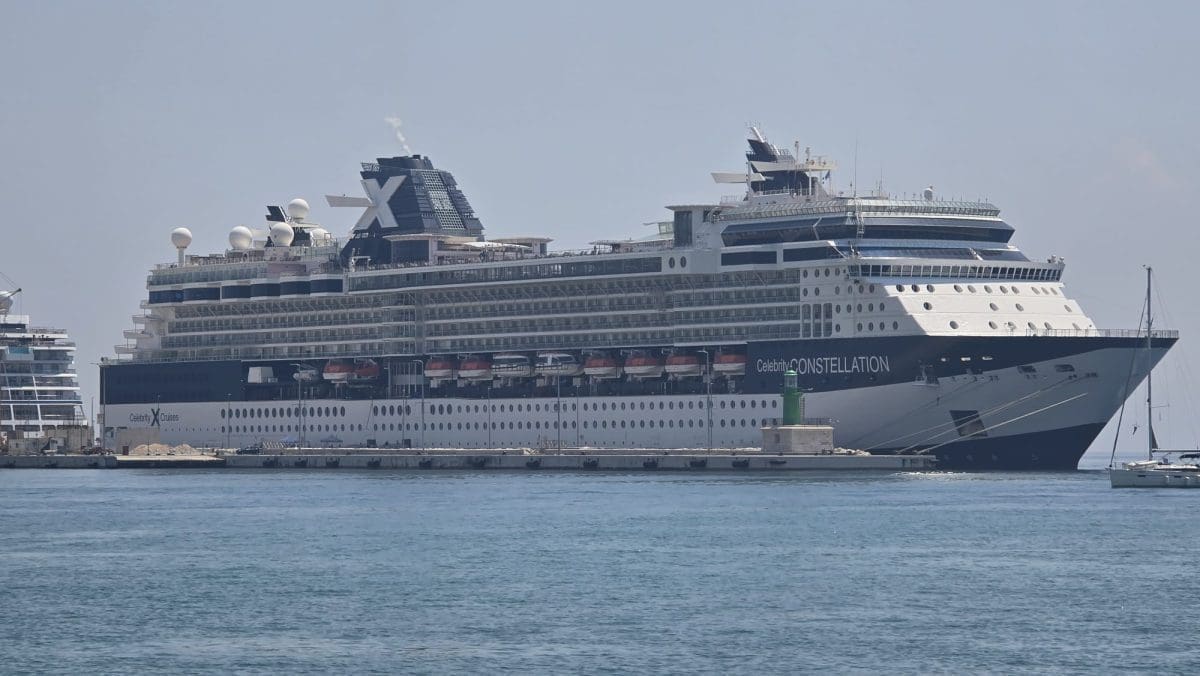 FOTO Ogromni kruzer uplovio u Split, evo nekih detalja o njemu