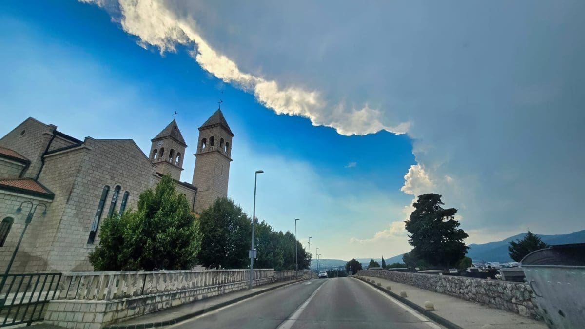 Kiša izazvala bujice po cestama, jedino se u ovom mjestu u Zagori 'lakše diše'. Temperature znatno pale