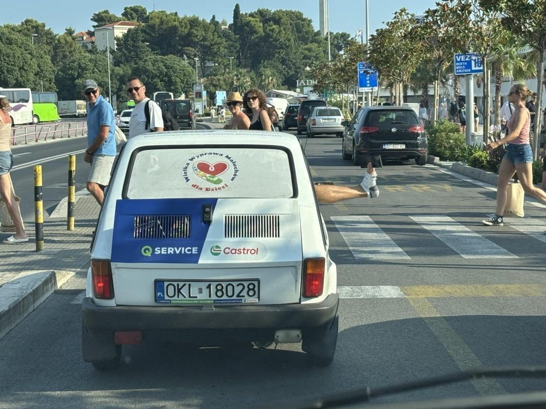 Ovo auto je u Splitu privlačilo poglede prolaznika, svi su u čudu zurili