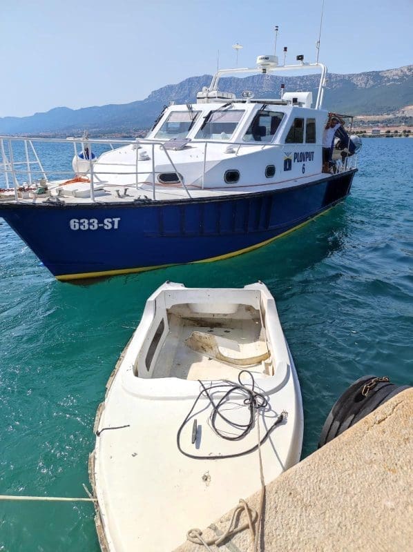 potopljena brodica splitska luka 6