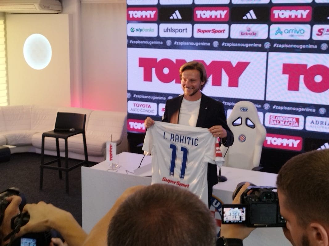 Prvi Rakitićev dres ide na humanitarnu aukciju