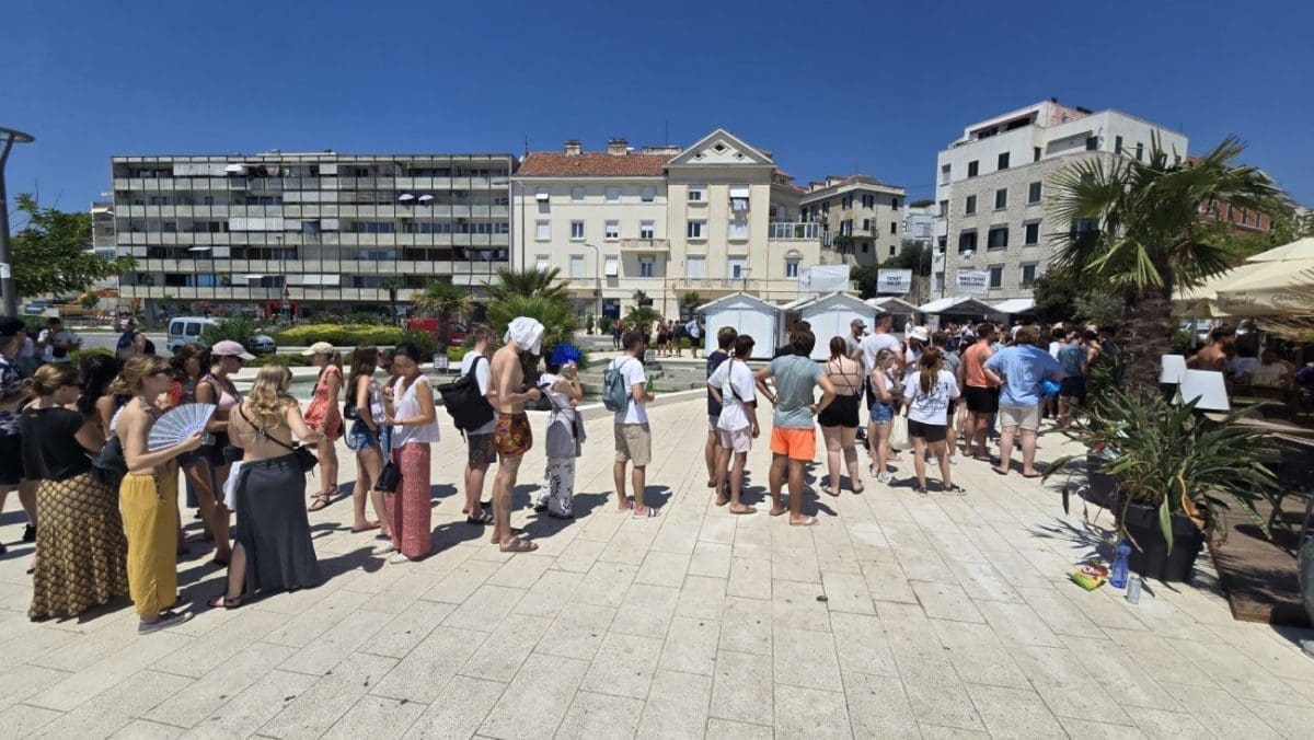 SVE JE SPREMNO ZA ULTRU Partijaneri su već okupirali centar Splita: Svi su došli po svoju narukvicu