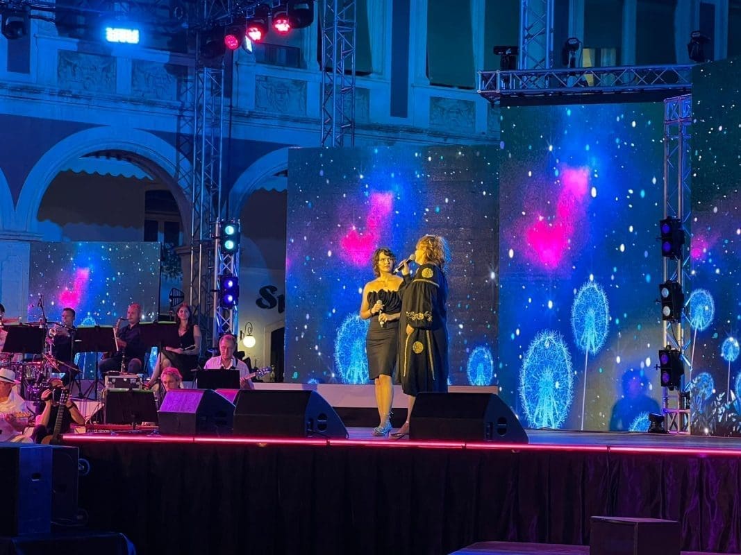 ČA ĆE MI COPACABANA Započeo jubilej Tea Trumbića, zapjevale njegove Sanja i Tea