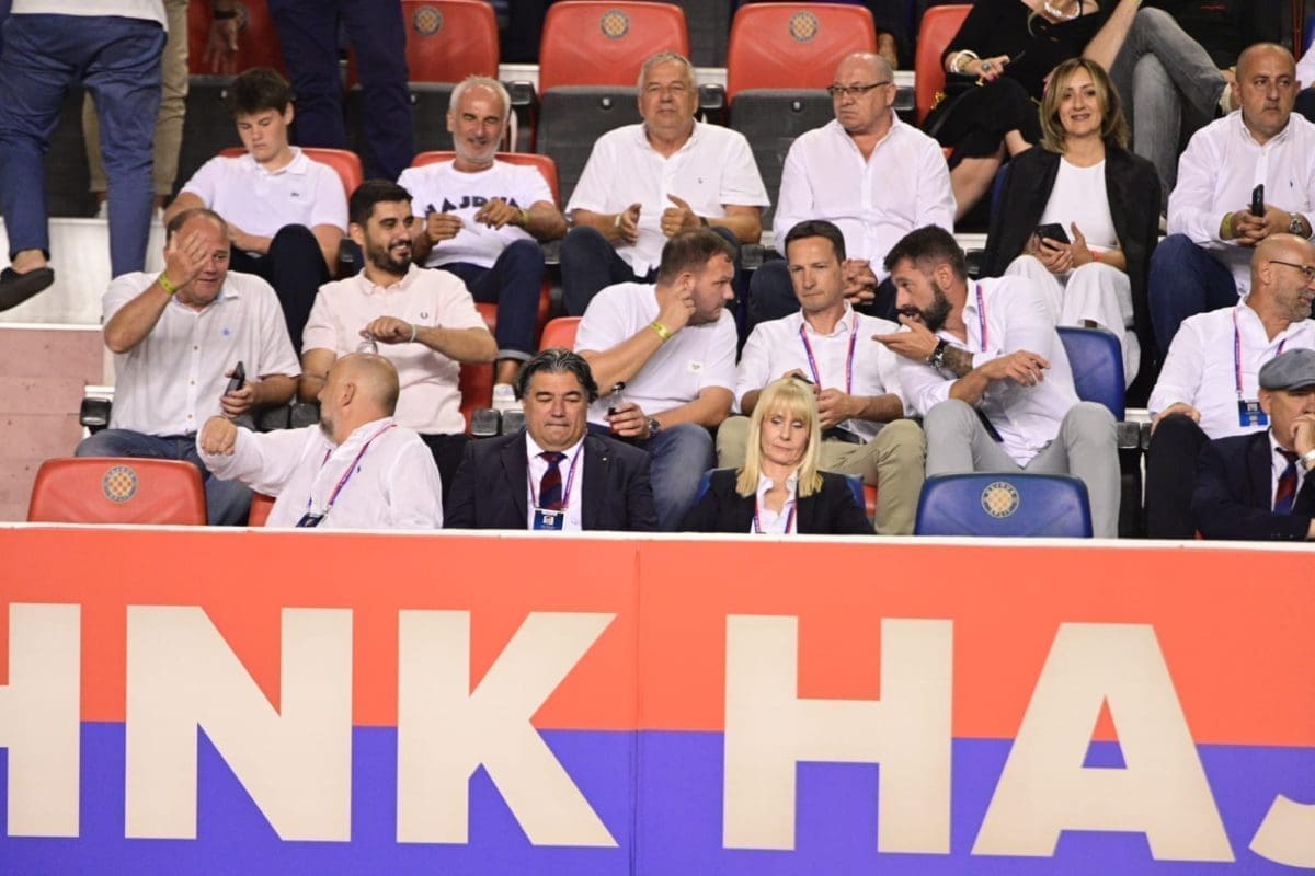 Sila poznatih lica napunila je ložu u Poljudu, pogledajte tko sve prati utakmicu