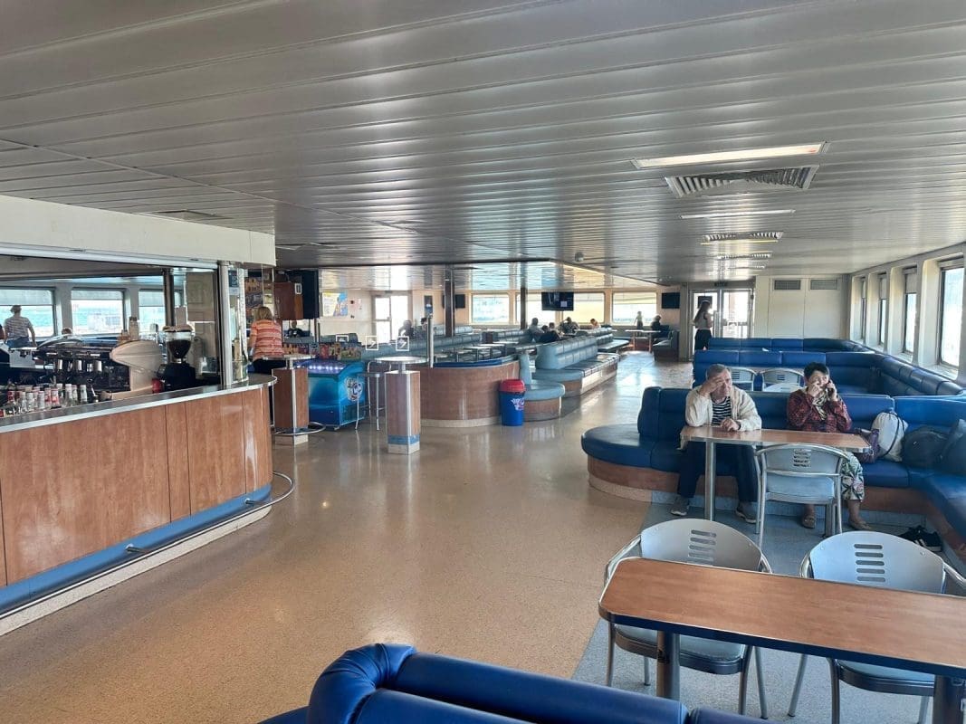 Popodne nije bilo gužve na trajektu za Supetar, blago rečeno. Iz Jadrolinije su nam otkrili podatke za ovaj vikend