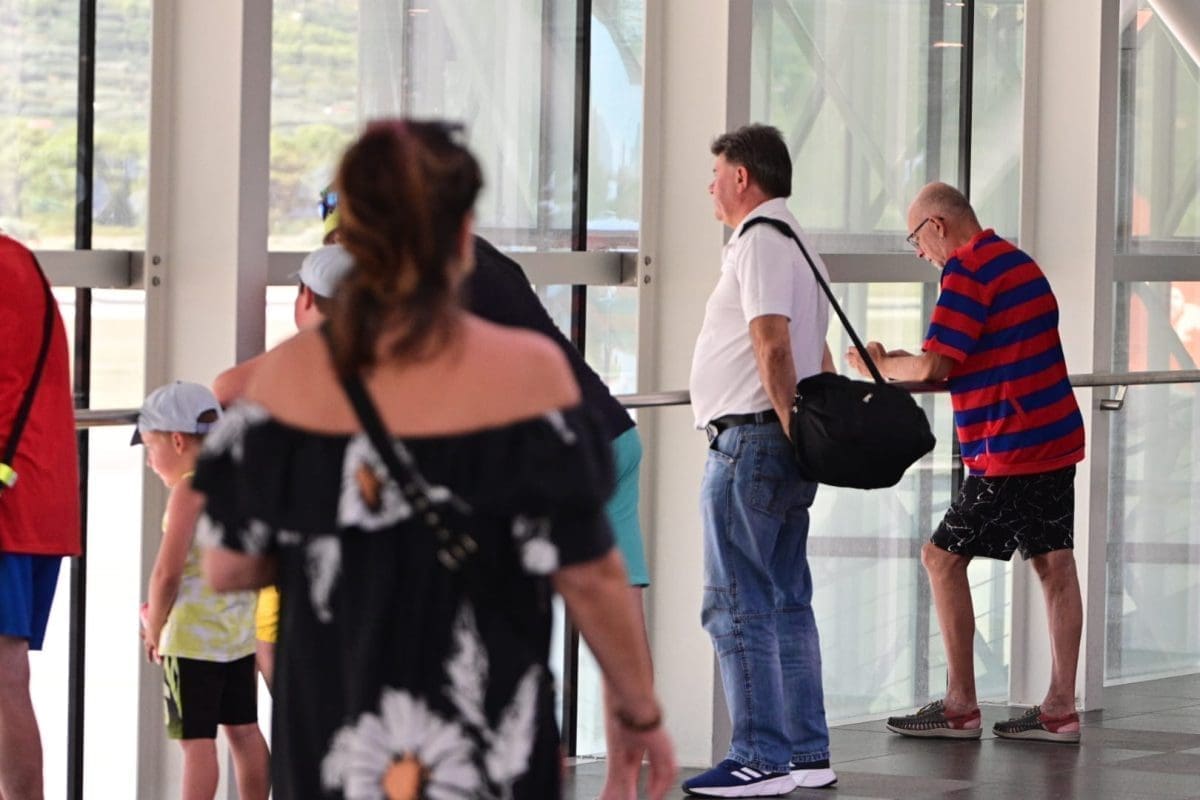 Navijači se okupili u Zračnoj luci: Nadaju se da će vidjeti Rakitića