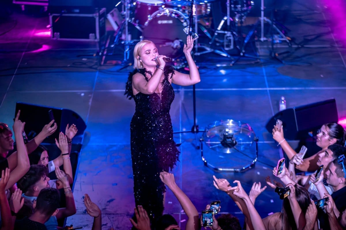 Svi čekaju što će Andrea Šušnjara učiniti kad izađe iz Magazina. Ovaj koncert je početak nove ere