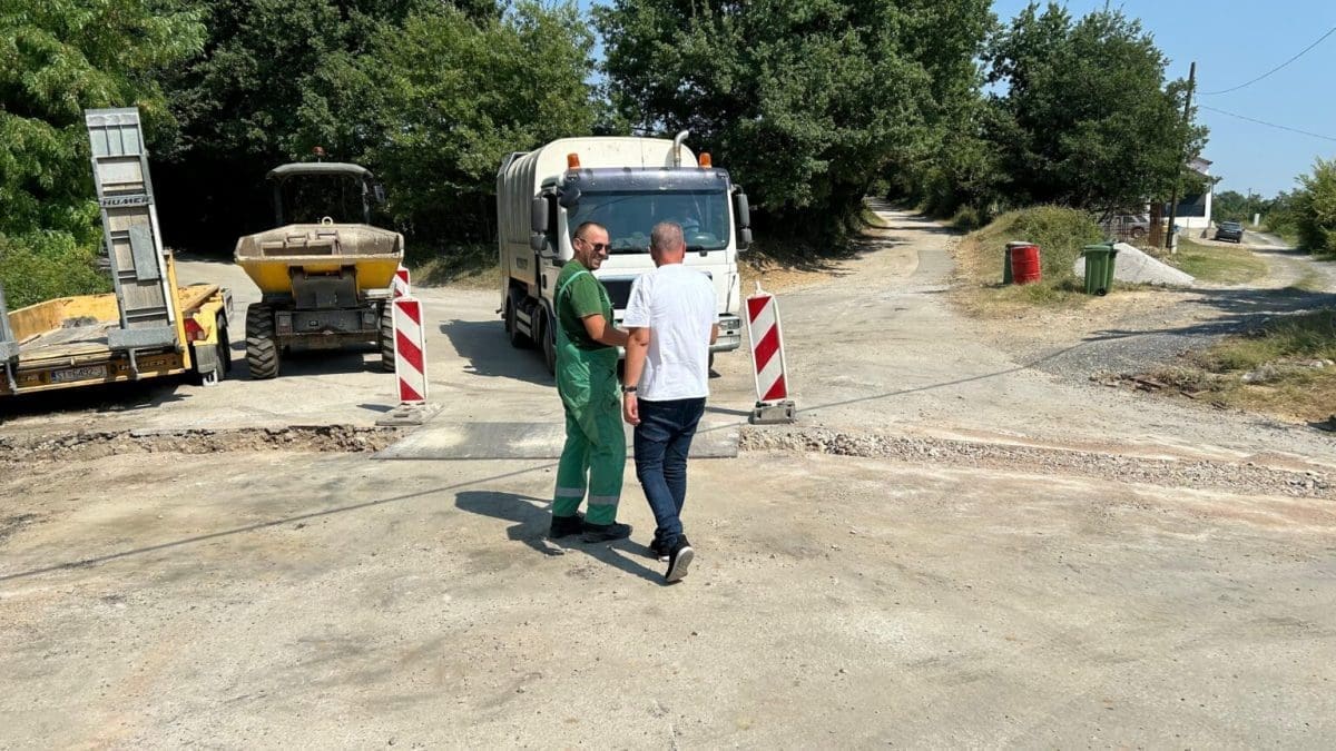 Nastavlja se asfaltiranje u Sinju, cesta spojila dva mjesta