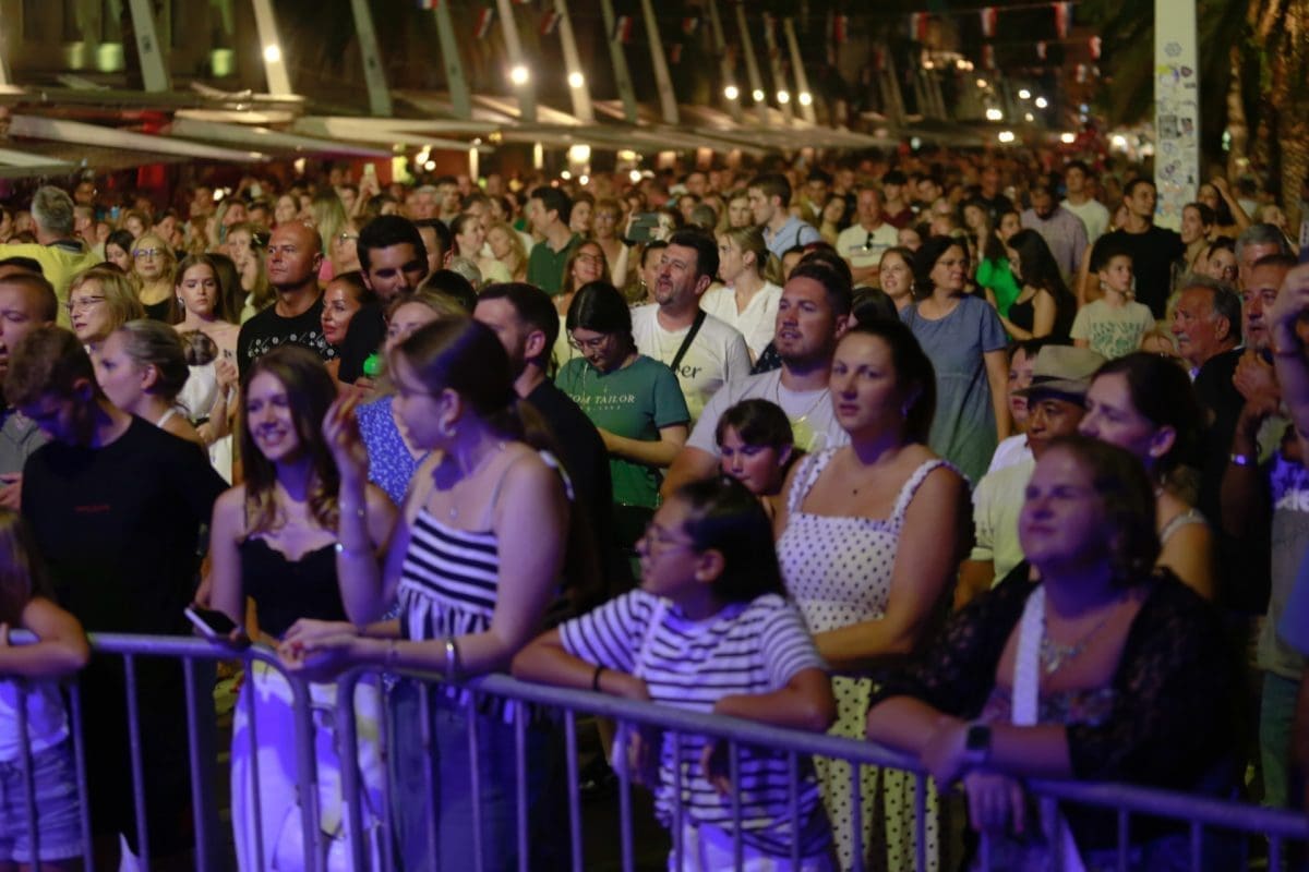 FOTO Pogledajte sinoćnju atmosferu s Rive