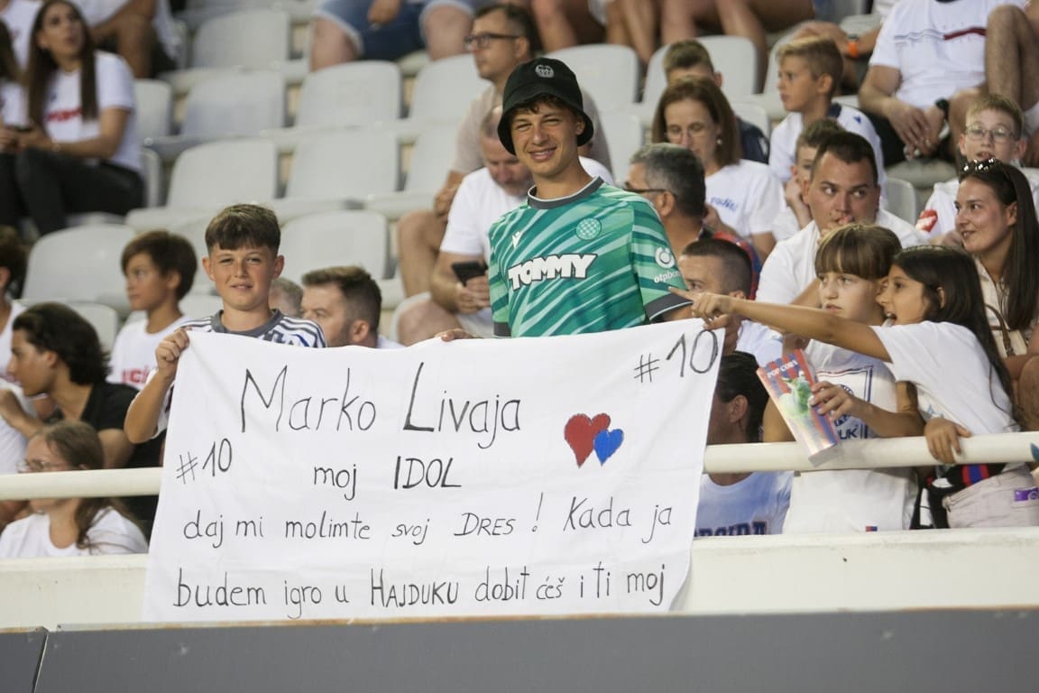 Pogledajte ovaj transparent na Poljudu, zar nije originalan?