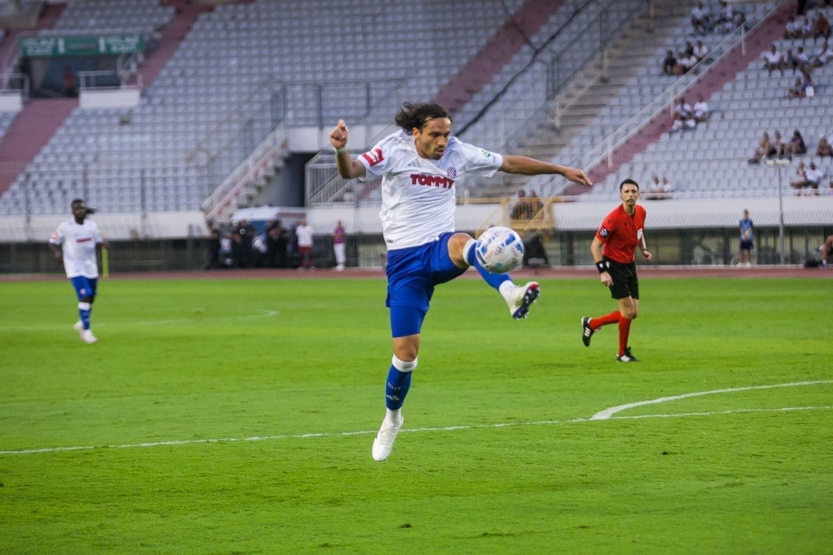 HAJDUK – VARAŽDIN 2-1: Bijeli preokrenuli utakmicu u kojoj je doslovno najsjajniji dio bila bakljada