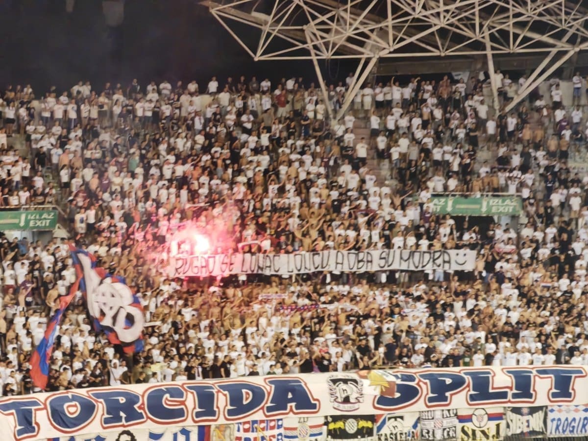 Pogledajte transparent koji je Torcida izvjesila na utakmici s Osijekom: "Rugao se lonac loncu...."