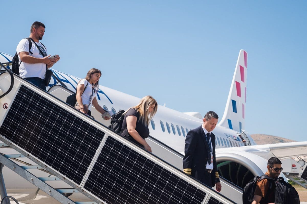 8 6 aerodrom novi avion a220 28