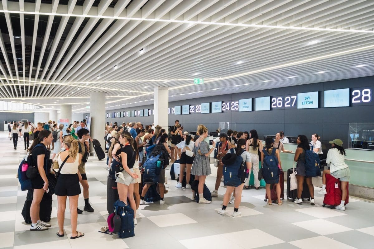 Zbog hakerskog napada još nije moguć online check-in u Zračnoj luci Split. Putnici bijesni: "Da se u srcu sezone mora stajati u redu je stvarno dno dna"