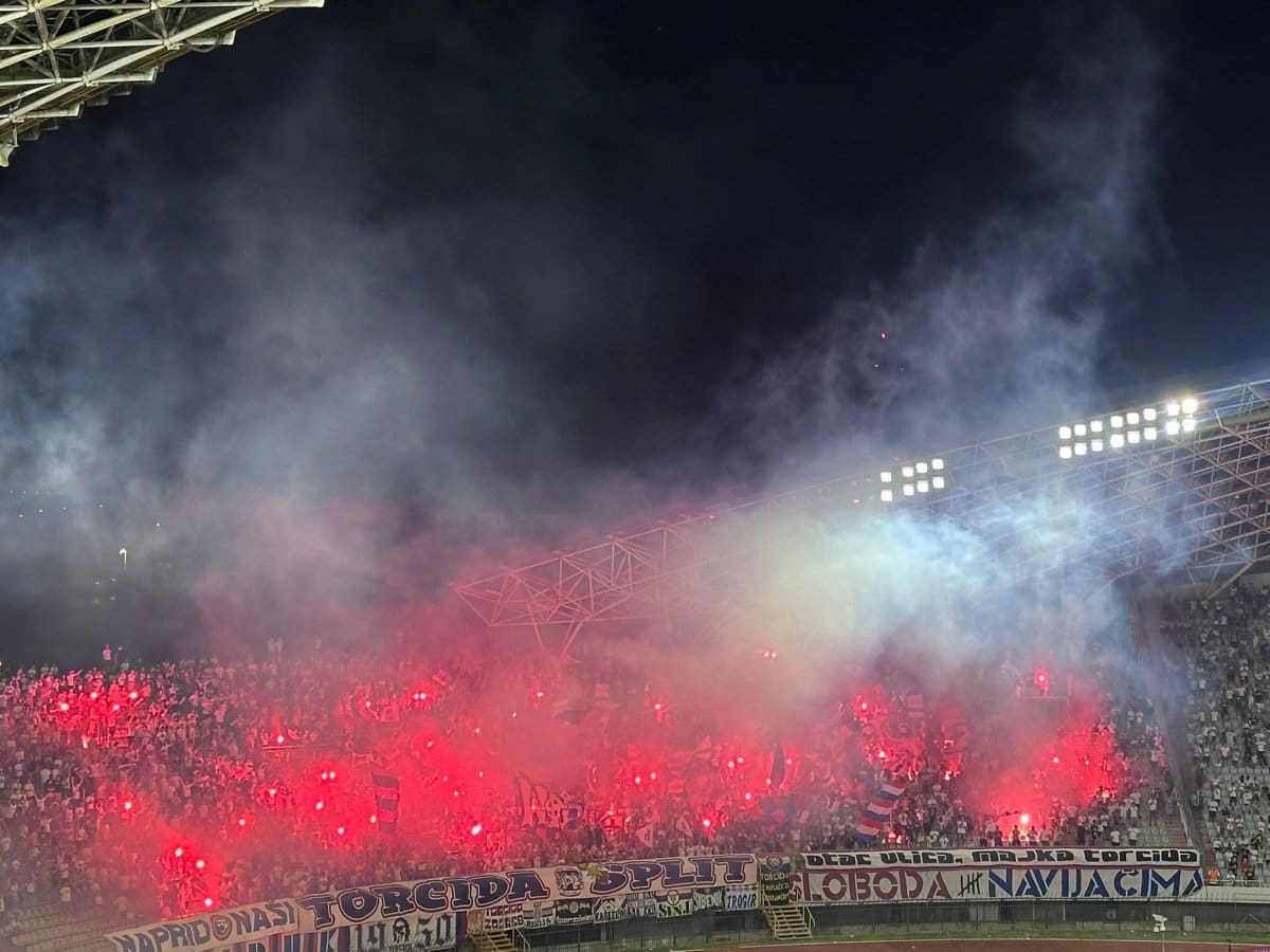 GORI SVE Torcida napravila fantastičnu bakljadu