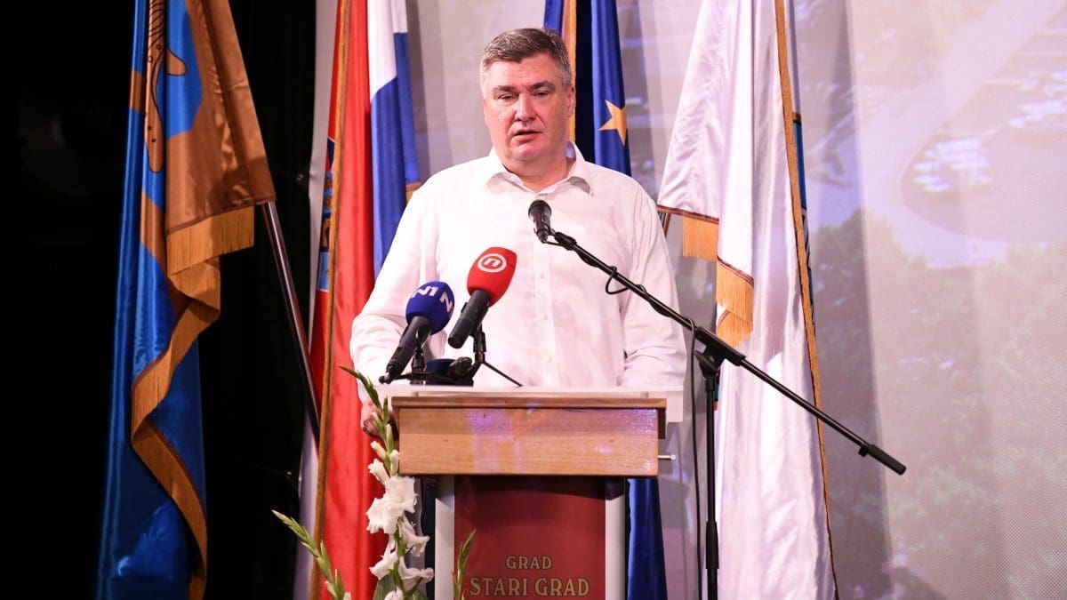 Milanović s Hvara: "Tko je kriv za tragediju u kojoj su poginula tri čovjeka, neka se utvrdi. A tko će ili neće snositi političku odgovornost, sada o tome neću govoriti"