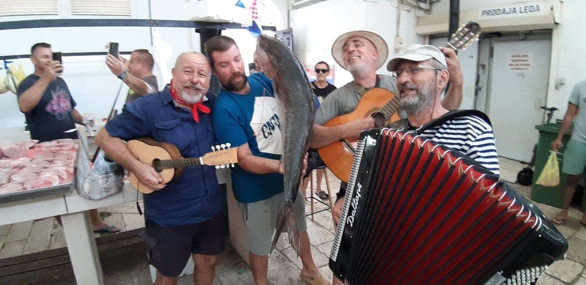 VIDEO Trio Gušt iznenadio ekipu na Peškariji, pogledajte atmosferu