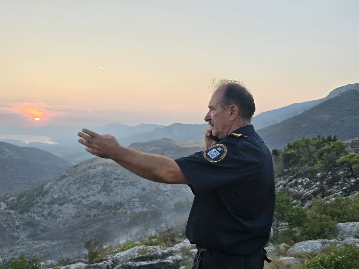 Vatrogasci proveli noć na terenu, evo kakvo je jutros stanje na požarištima kod Splita