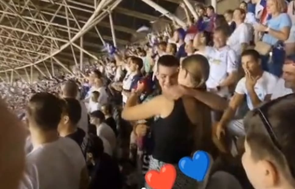 VIDEO Na Poljudu je tijekom utakmice 'pala' prosidba. Pogledajte kako je to izgledalo