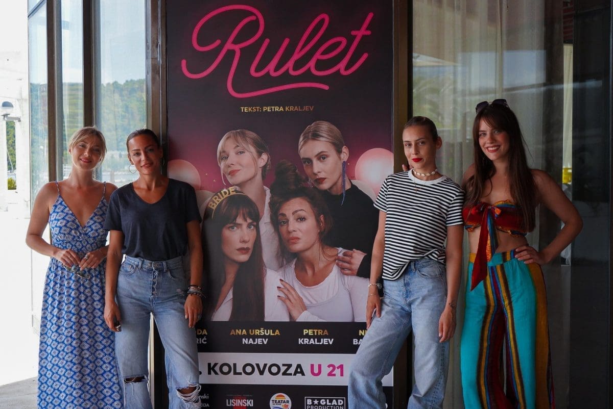 "DOMA JE NAJLJEPŠE I NAJTEŽE IGRATI" Proćakulali smo s glumicama čija se predstava u Splitu prodala u rekordnom roku: "Sama bit ove predstave je prijateljstvo i ljubav prema sebi"