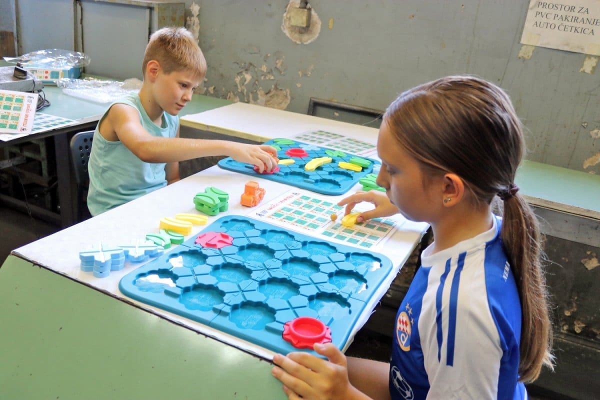 Polaznici radionica STEM ljeta u ZTK postali logički graditelji