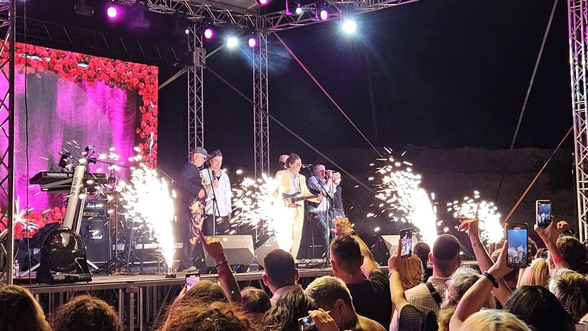 NEZABORAVNA VEČER NA STINICAMA Bijelo Dugme izazvalo bujicu emocija, bezvremenskim hitovima raspametili splitsku publiku