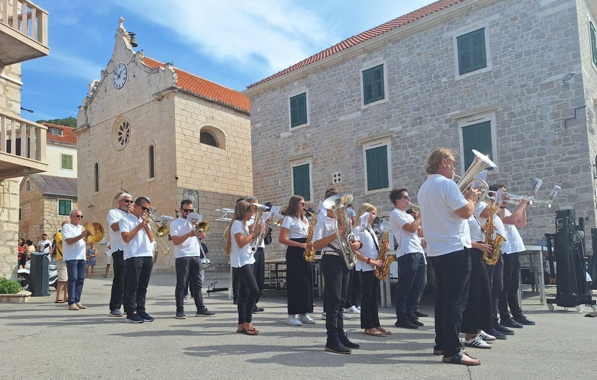 Na dobro vam došla bolska fjera! Evo kako na Braču slave Dan Općine Bol i Dan pobjede