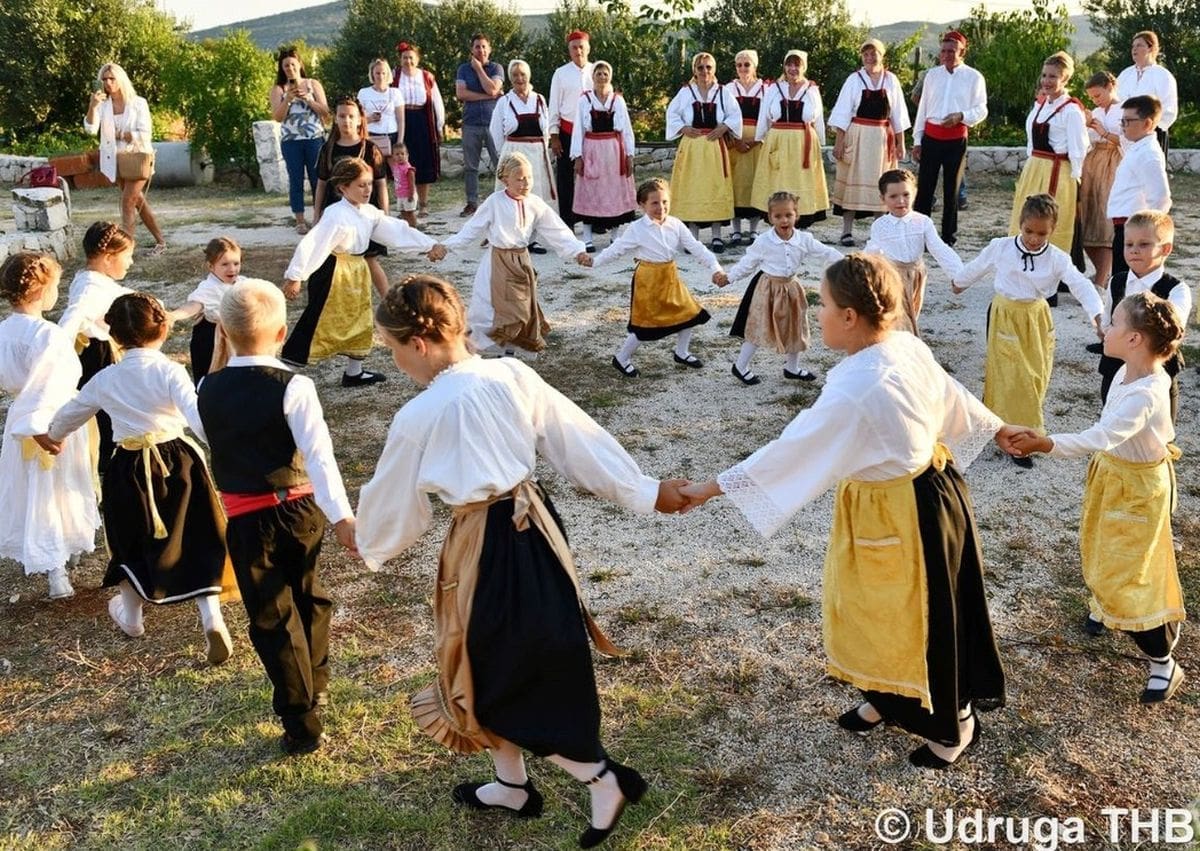 Radionice za male umjetnike i folkloraše u Blizni