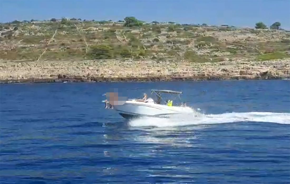 VIDEO Ljudi u nevjerici promatrali glisiranje blizu obale, netko je stavio djecu na provu: "Da padne bilo tko, gotov je"