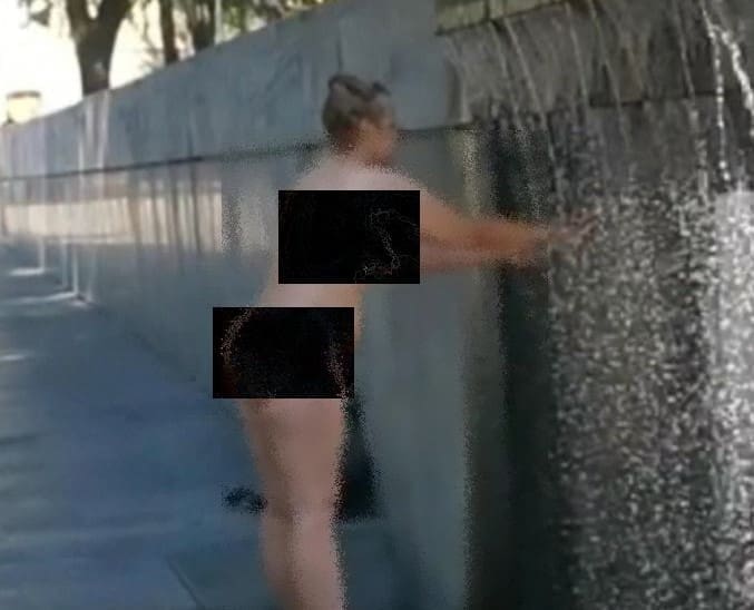 K'O OD MAJKE ROĐENA Turistkinja se gola okupala u Đardinu: "Tu su bila djeca. Dno dna"