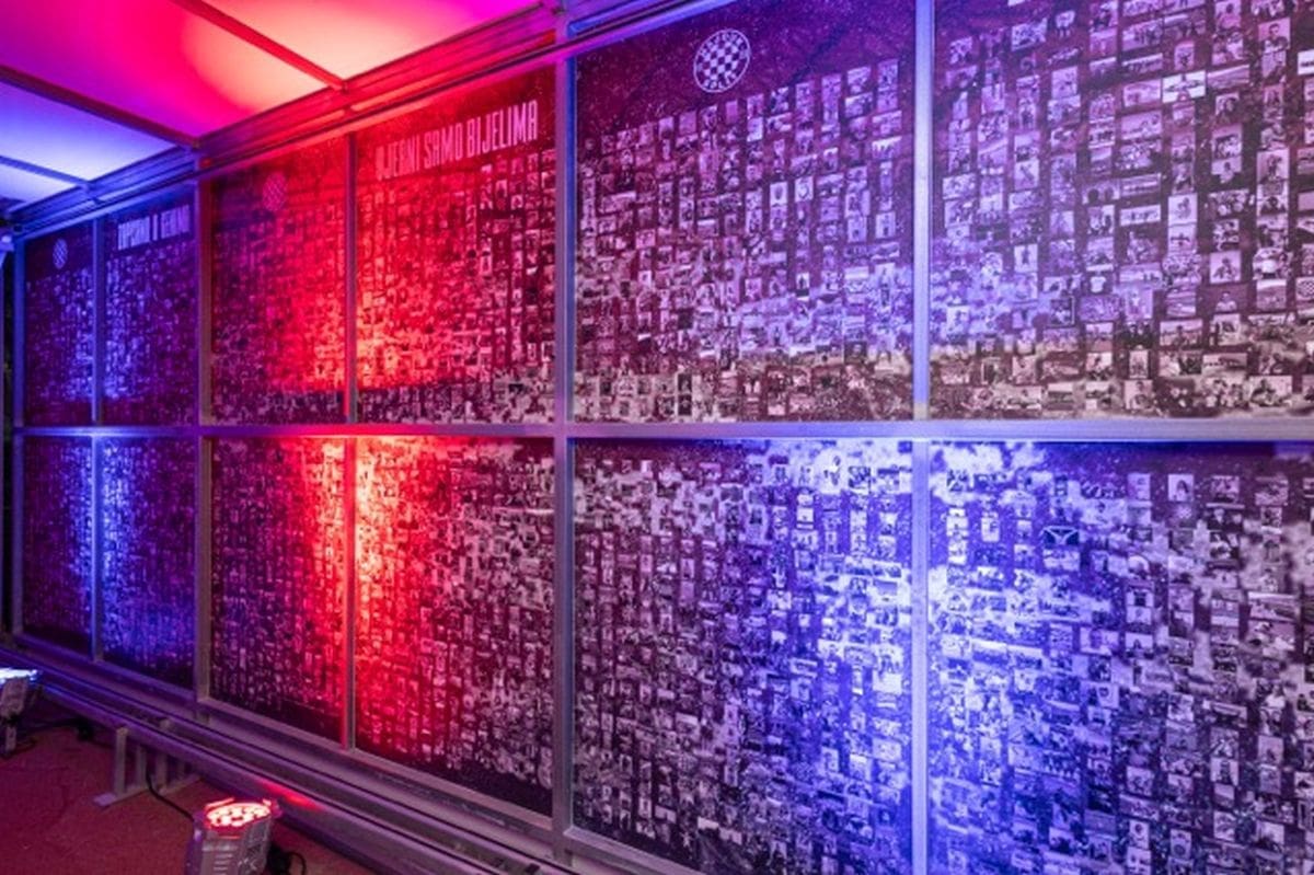 NERASKIDIVA VEZA 7.500 fotografija članova Hajduka krasi tunel kojim Bijeli izlaze na poljudski teren