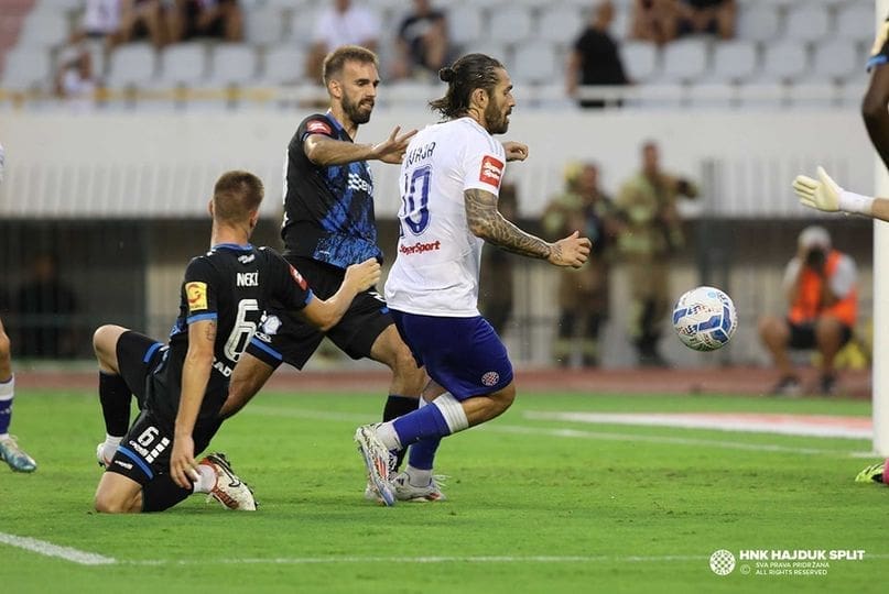 IZVJEŠTAJ S POLUVREMENA: HAJDUK – VARAŽDIN 0-1 Hladan tuš ohladio Bijele na početku utakmice