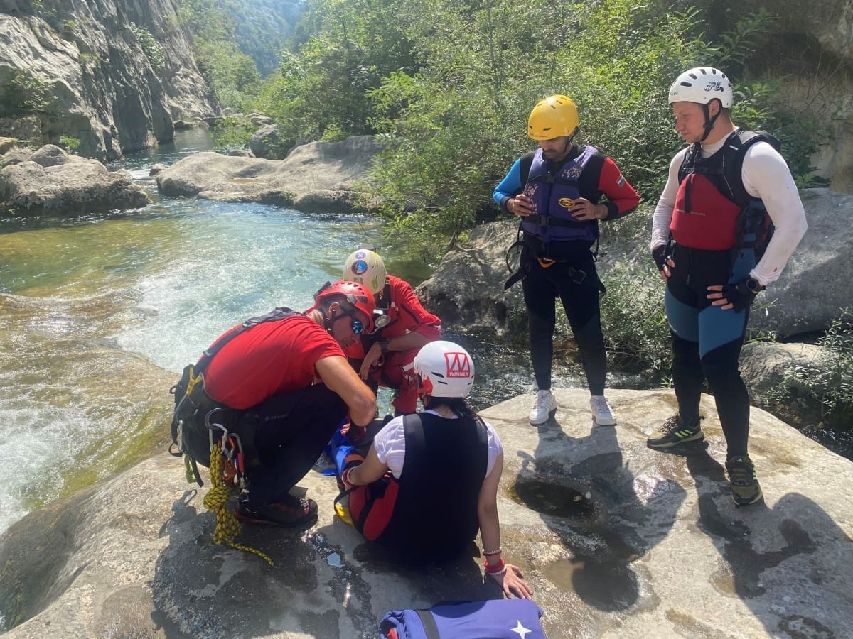 HGSS iz kanjona Cetine izvukao ozlijeđenu ženu. Evo detalja