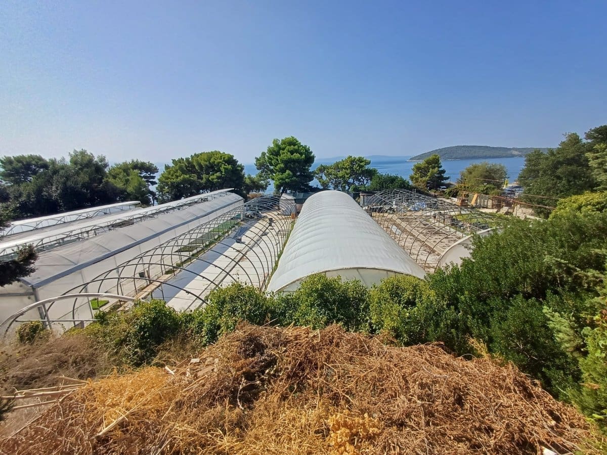 Metla i dalje radi. Započinje uklanjanje više od 100 objekata na splitskom Marjanu