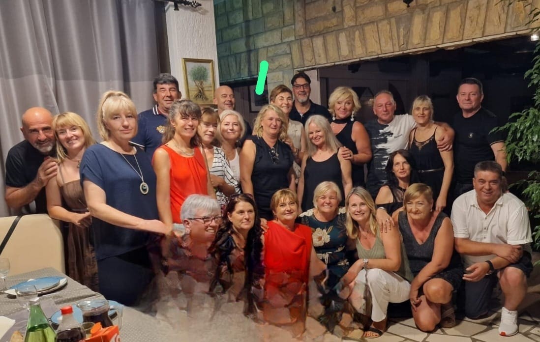 ŽIVOT BRZO PROLAZI Nakon 40 godina okupile se školske kolege iz OŠ Srinjine. Prepoznajete li ih?