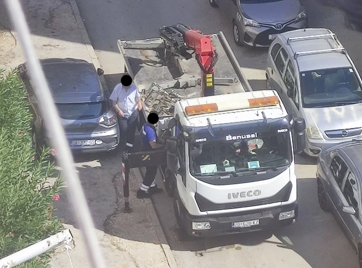 GRAĐANI BIJESNI Je li Pauk služba otišla s mjesta nezgode nakon što je automobil oštećen? "Provjerit ćemo..."