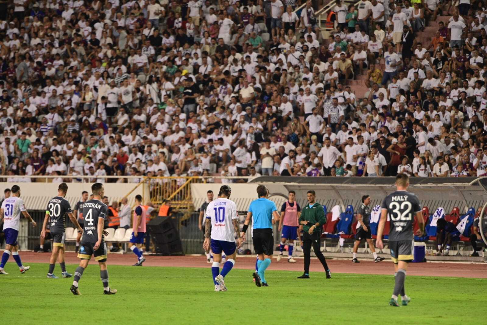 HAJDUK – RUŽOMBEROK 0-1: Poluvrijeme za rubriku „vjerovali ili ne“ – Hajduk puca odasvud, gosti s dva udarca vode – iz domaćeg autogola