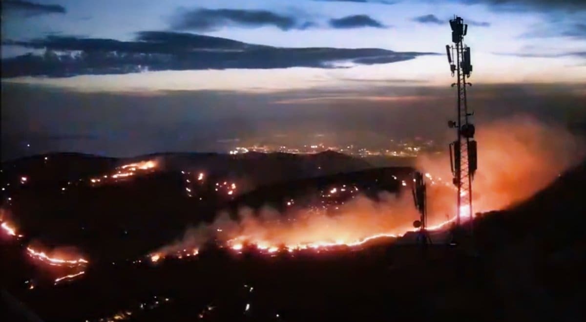 VIDEO Prvi donosimo: Ovako je izgledao veliki požar u Žrnovnici od početka do večeras, sve je stalo u 3 minute