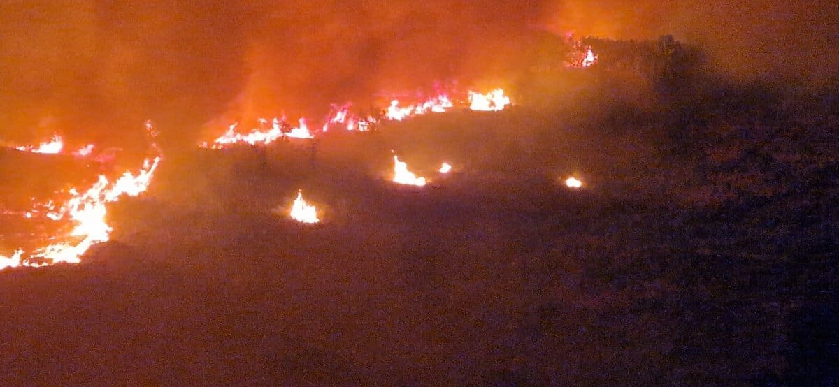 Informacije s prve vatrene crte: "Žerava s fronte leti desetke metara i stvara nove požare"