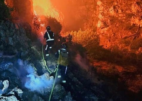 Ima ozlijeđenih vatrogasaca u Tučepima: "Trebat će još odmoriti snage da se možemo mijenjat"