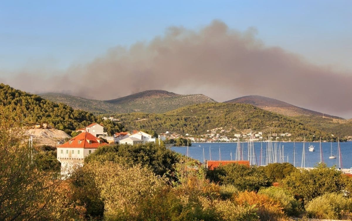 Paklena noć diljem Dalmacije: Evo kakvo je stanje na požarištima od trogirskog do makarskog područja