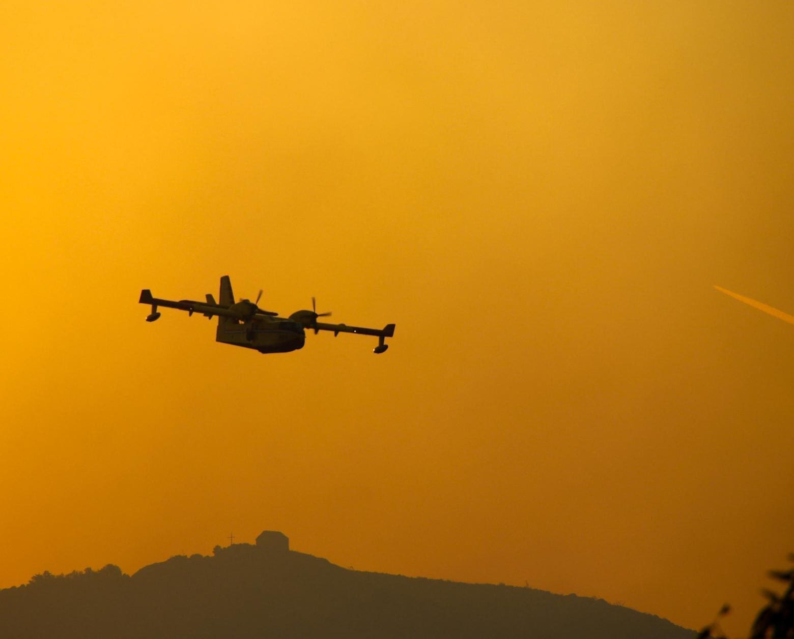 POŽARI NE STAJU Novi požar kod Trogira. U Žrnovnicu stigla i vojska