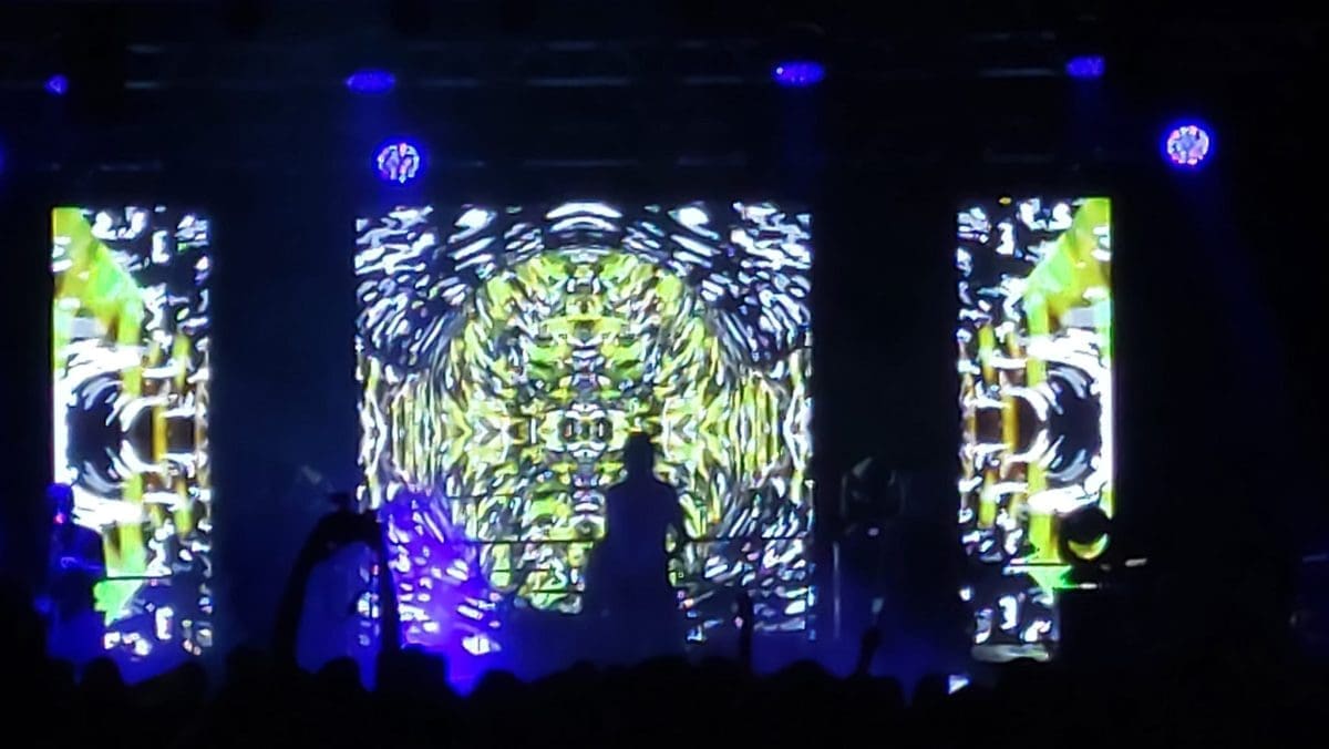 Vesela subotnja večer u Omišu, za zabavu je zadužen Psihomodo pop